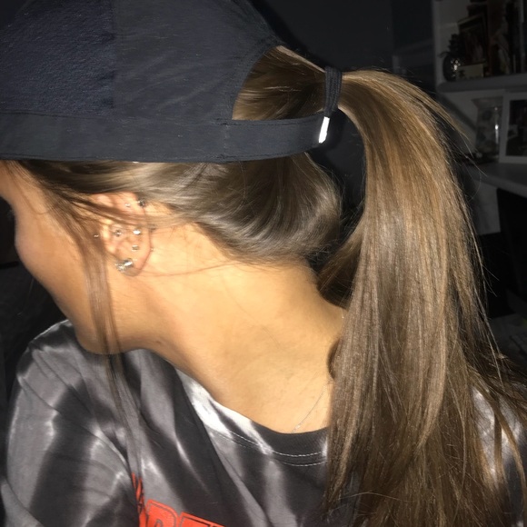 Under Armour hat - Picture 5 of 5